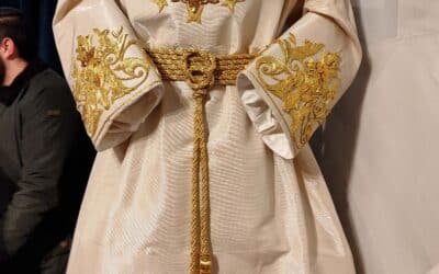 Presentada la túnica «Bordada en Caridad» para Jesús de las Penas