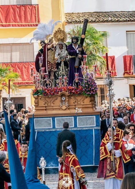 Procesión de la Hermandad del Rocío de Pasión en la tarde del Viernes Santo de la Semana Santa de Cabra