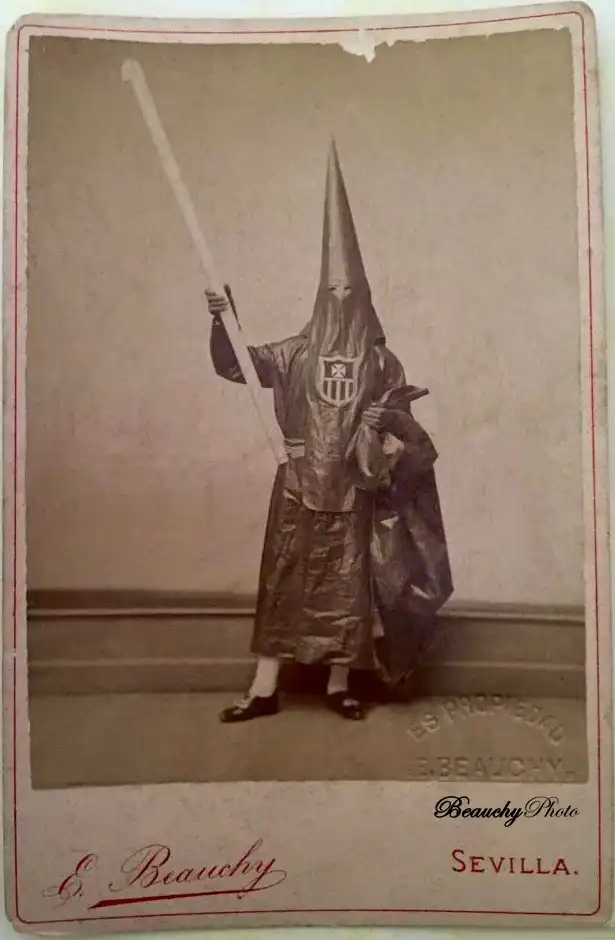 origen de la túnica del nazareno